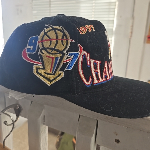Vintage 1997 Chicago Bulls Championship Hat Logo Athletics OS - Picture 3 of 5